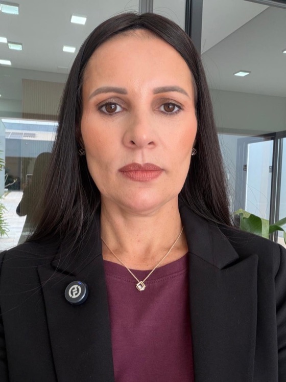 Valdeni Celestina Silveira Leone, corretora da Ello Imobiliária