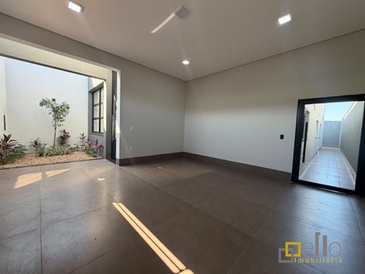 210 m² construídos, sala de pé-direito alto automatizada e área gourmet