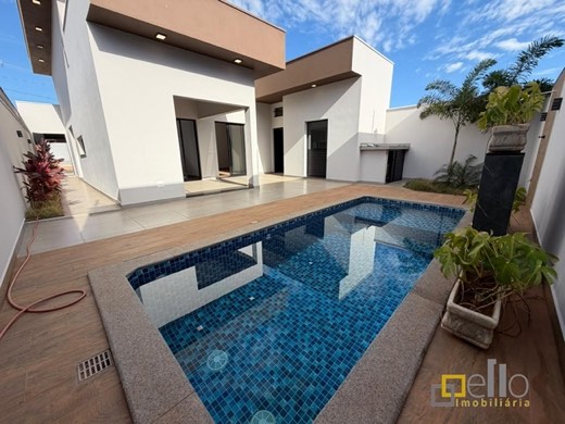 Casa nova com piscina de cascata iluminada, no Residencial Campo Belo